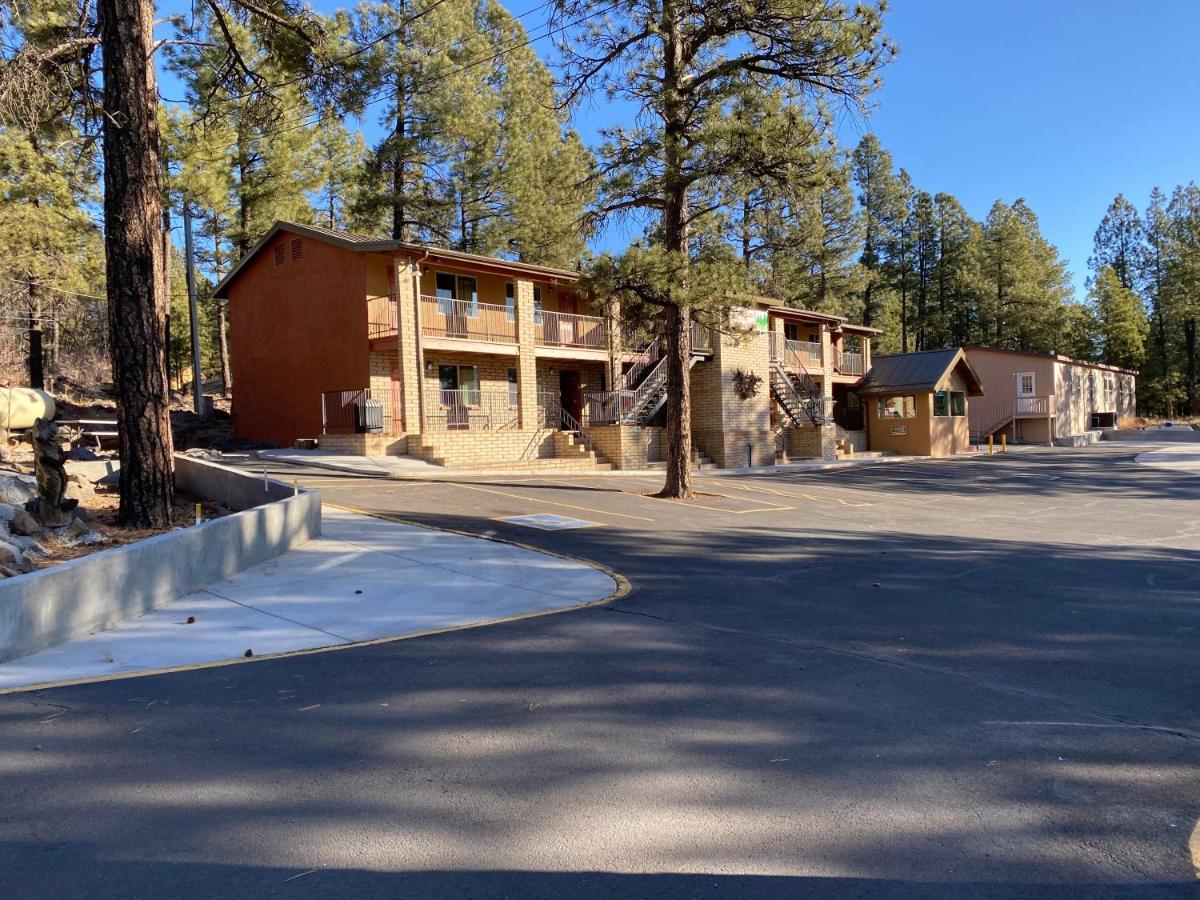 Motel In The Pines Munds Park Esterno foto